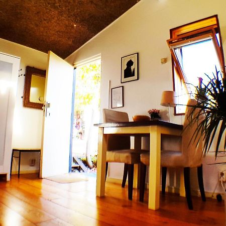 Romantic quiet studio on the canal Amsterdam Extérieur photo