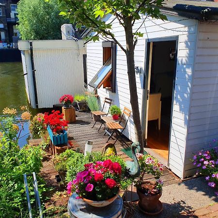 Romantic quiet studio on the canal Amsterdam Extérieur photo