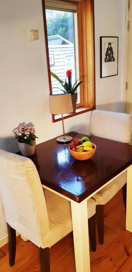 Romantic quiet studio on the canal Amsterdam Extérieur photo