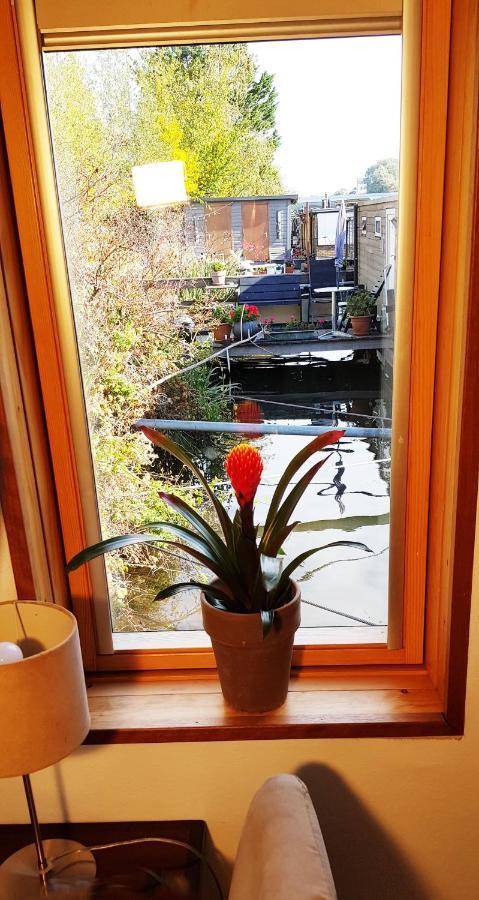 Romantic quiet studio on the canal Amsterdam Extérieur photo